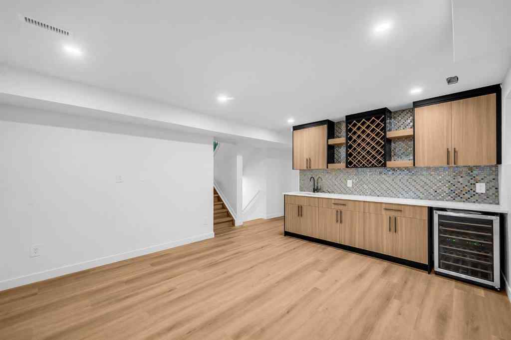 MLS® A2265453 - 423 Queensland Circle SE in Queensland Calgary, Residential