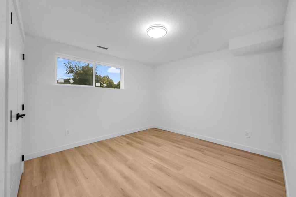 MLS® A2265453 - 423 Queensland Circle SE in Queensland Calgary, Residential