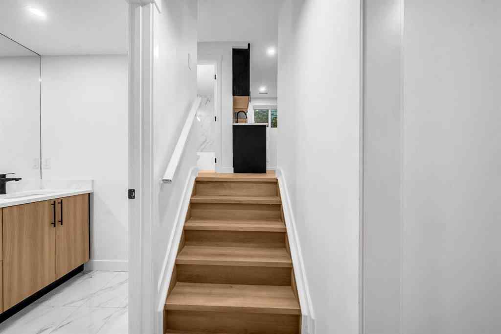 MLS® A2265453 - 423 Queensland Circle SE in Queensland Calgary, Residential