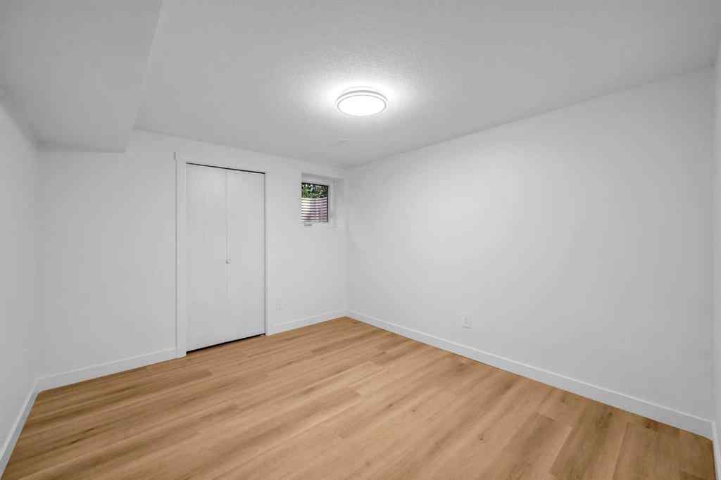 MLS® A2265453 - 423 Queensland Circle SE in Queensland Calgary, Residential