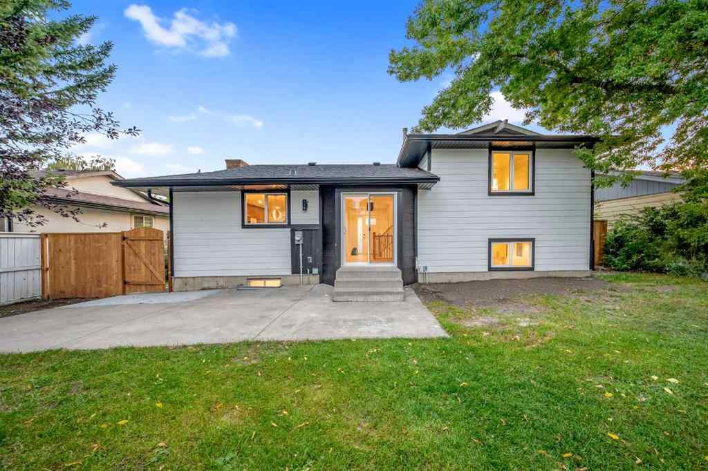 MLS® A2265453 - 423 Queensland Circle SE in Queensland Calgary, Residential