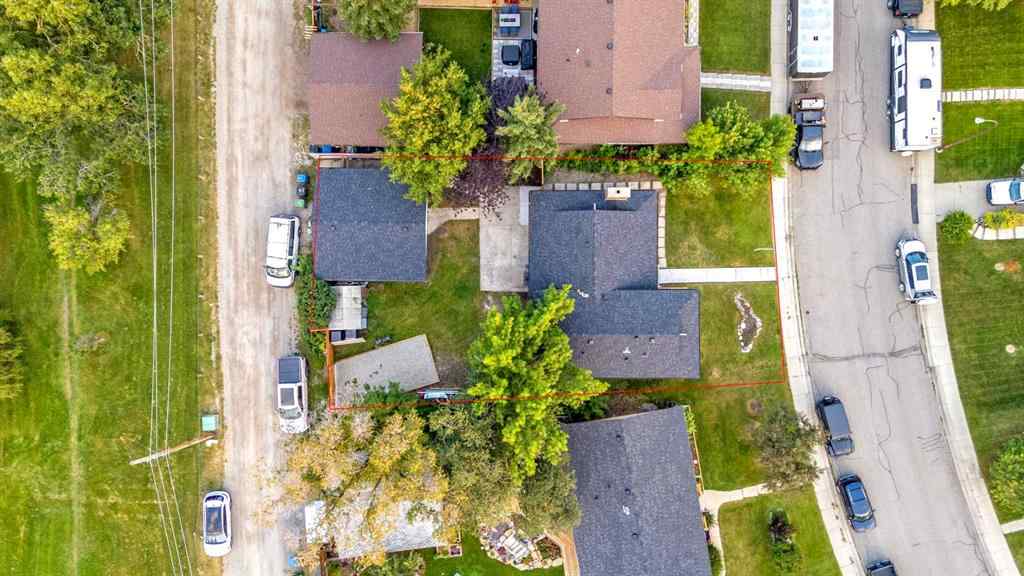 MLS® A2265453 - 423 Queensland Circle SE in Queensland Calgary, Residential