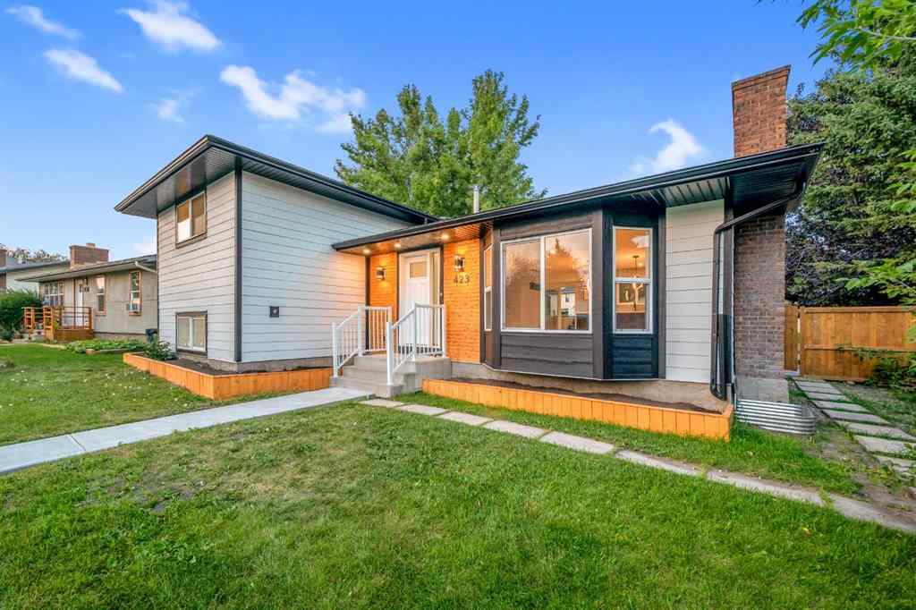 MLS® A2265453 - 423 Queensland Circle SE in Queensland Calgary, Residential