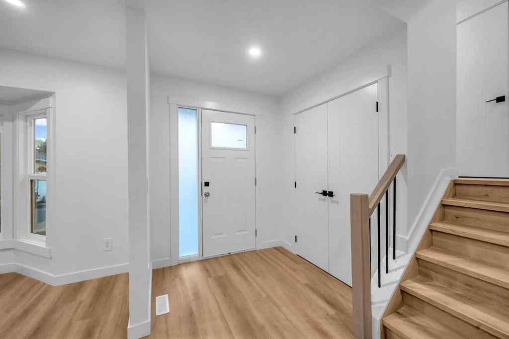 MLS® A2265453 - 423 Queensland Circle SE in Queensland Calgary, Residential