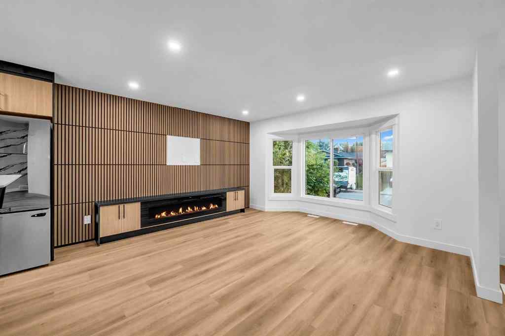 MLS® A2265453 - 423 Queensland Circle SE in Queensland Calgary, Residential