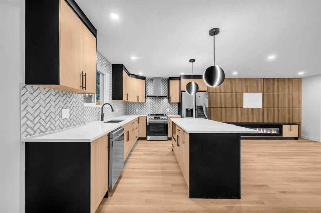 MLS® A2265453 - 423 Queensland Circle SE in Queensland Calgary, Residential