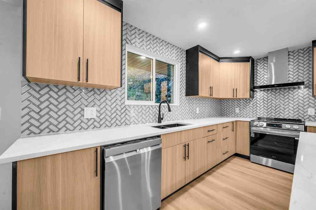 MLS® A2265453 - 423 Queensland Circle SE in Queensland Calgary, Residential