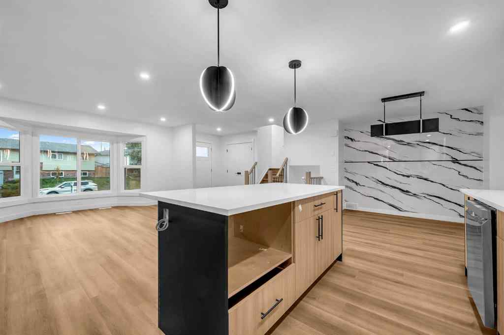 MLS® A2265453 - 423 Queensland Circle SE in Queensland Calgary, Residential