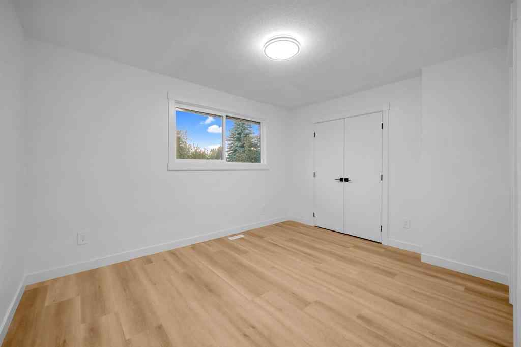 MLS® A2265453 - 423 Queensland Circle SE in Queensland Calgary, Residential