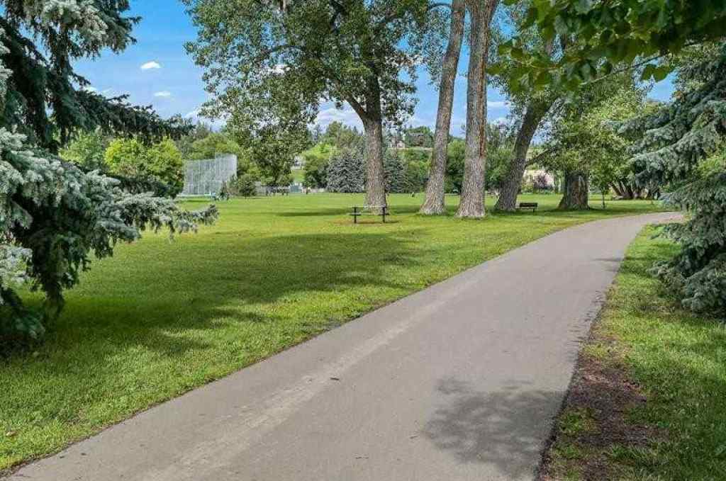 MLS® A2265458 - Unit #206 301 10 Street NW in Hillhurst Calgary, Residential