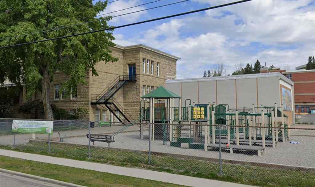 MLS® A2265458 - Unit #206 301 10 Street NW in Hillhurst Calgary, Residential