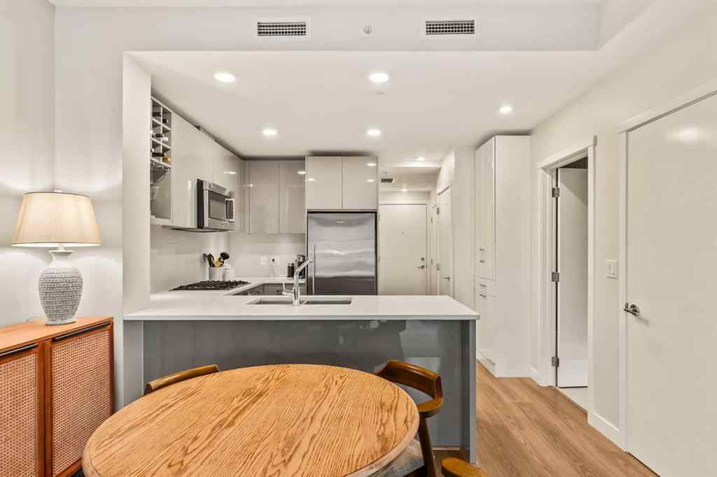 MLS® A2265458 - Unit #206 301 10 Street NW in Hillhurst Calgary, Residential