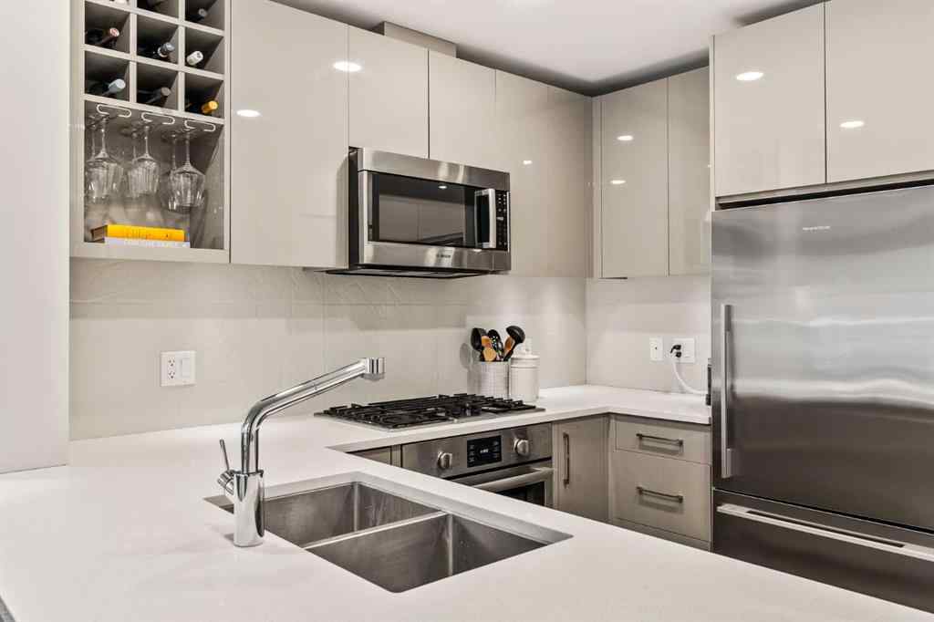 MLS® A2265458 - Unit #206 301 10 Street NW in Hillhurst Calgary, Residential