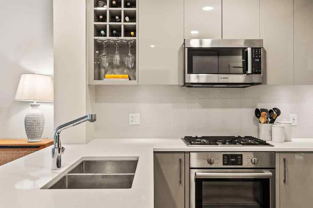 MLS® A2265458 - Unit #206 301 10 Street NW in Hillhurst Calgary, Residential