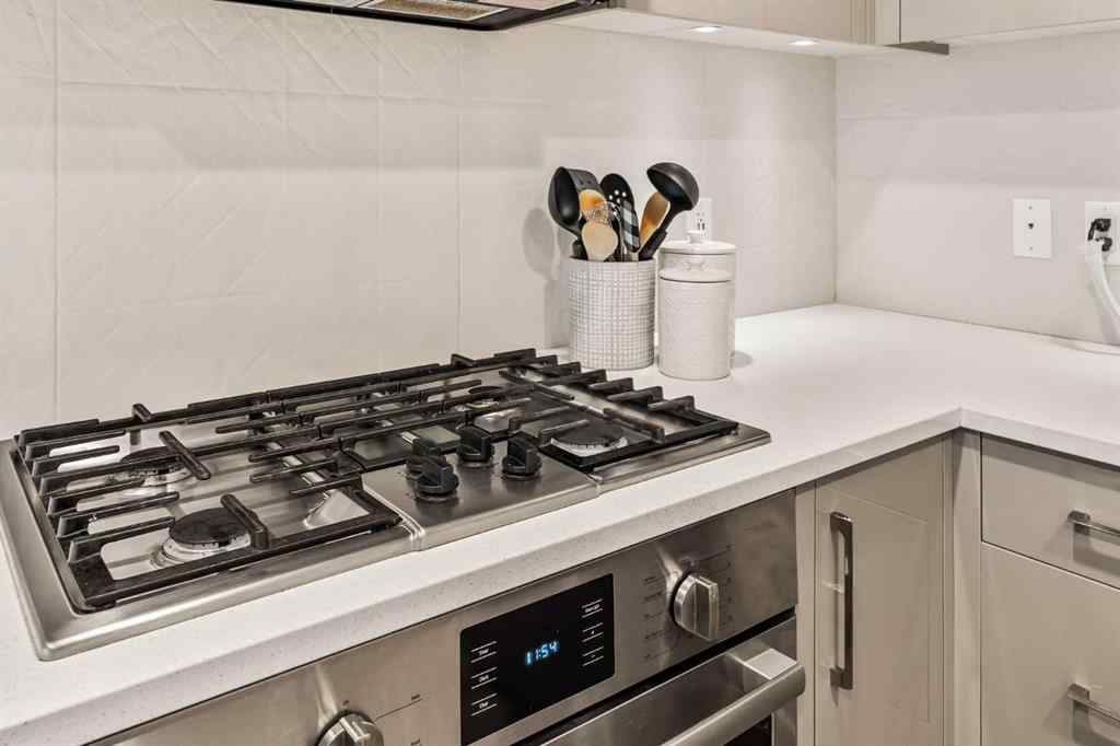 MLS® A2265458 - Unit #206 301 10 Street NW in Hillhurst Calgary, Residential