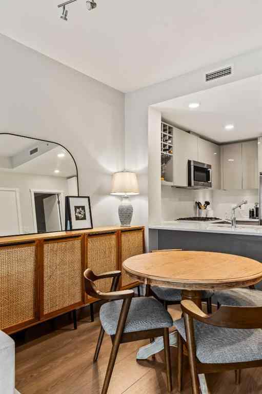 MLS® A2265458 - Unit #206 301 10 Street NW in Hillhurst Calgary, Residential