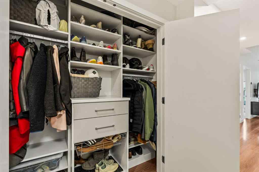 MLS® A2265458 - Unit #206 301 10 Street NW in Hillhurst Calgary, Residential