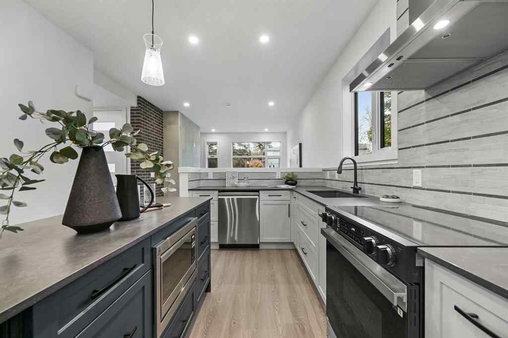 MLS® A2265473 - 7722 47 Avenue NW in Bowness Calgary, Residential