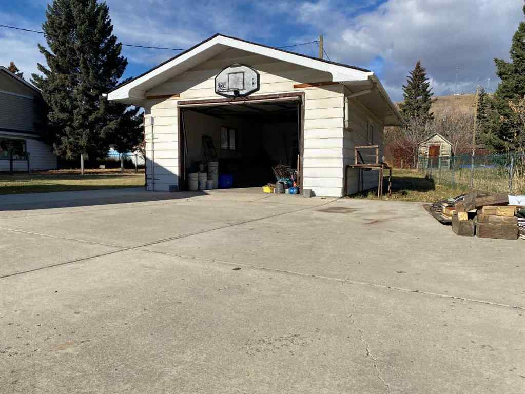 MLS® A2265474 - 408 First Street E in East End Cochrane, Residential