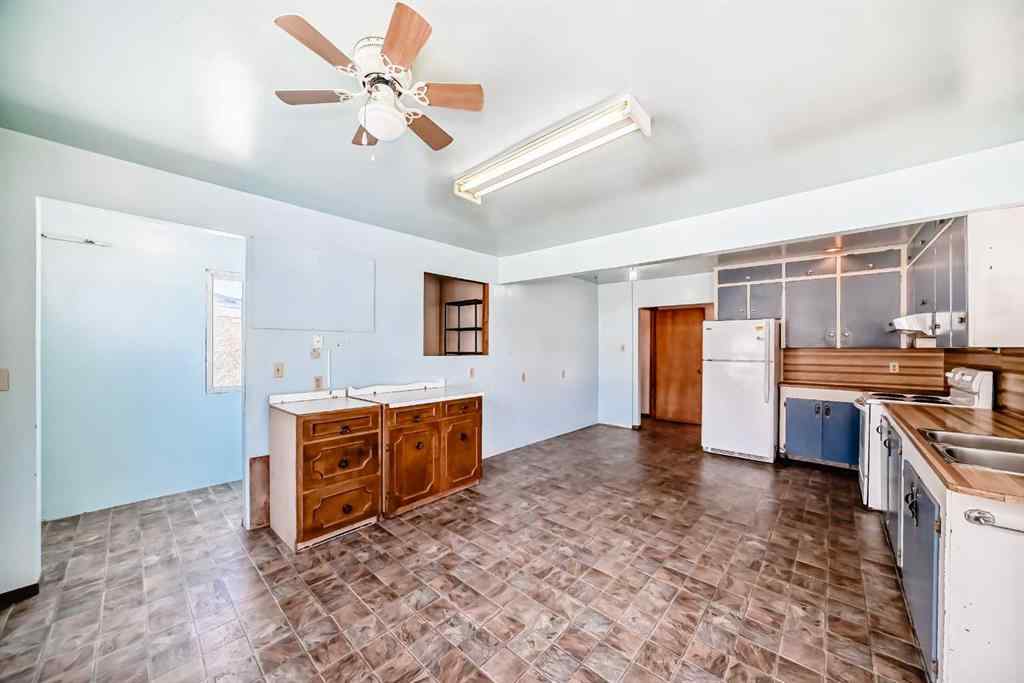 MLS® A2265474 - 408 First Street E in East End Cochrane, Residential