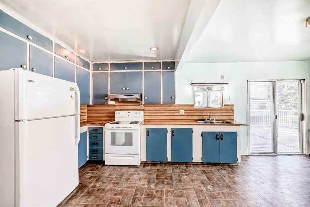 MLS® A2265474 - 408 First Street E in East End Cochrane, Residential