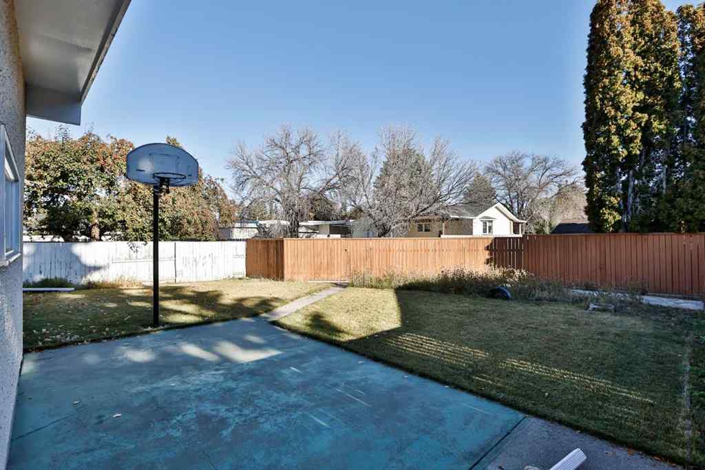 MLS® A2265479 - 204 Corvette Crescent S in Glendale Lethbridge, Residential