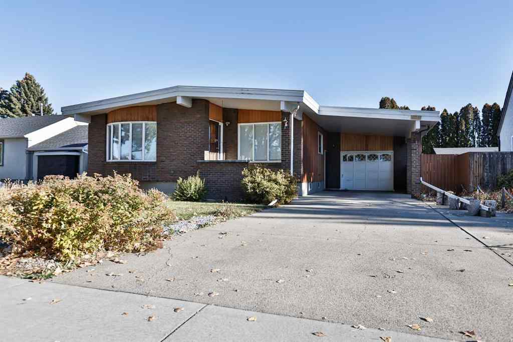MLS® A2265479 - 204 Corvette Crescent S in Glendale Lethbridge, Residential