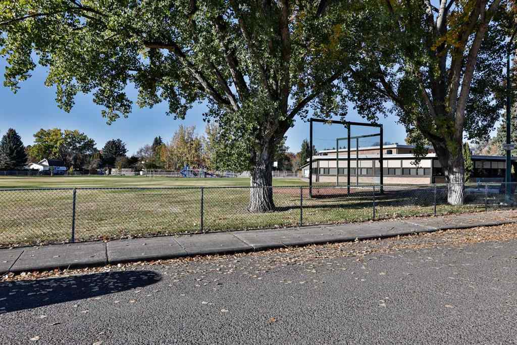 MLS® A2265479 - 204 Corvette Crescent S in Glendale Lethbridge, Residential