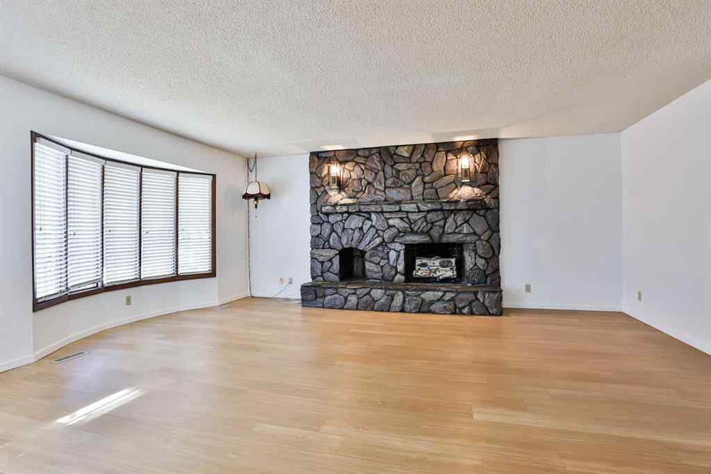 MLS® A2265479 - 204 Corvette Crescent S in Glendale Lethbridge, Residential