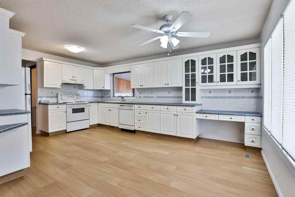 MLS® A2265479 - 204 Corvette Crescent S in Glendale Lethbridge, Residential