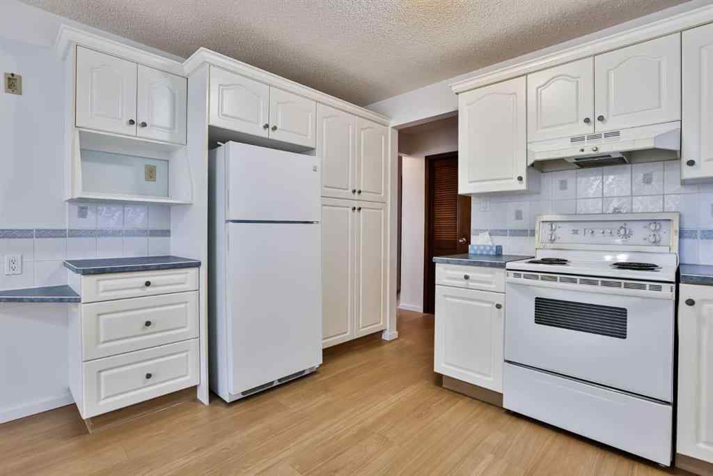 MLS® A2265479 - 204 Corvette Crescent S in Glendale Lethbridge, Residential