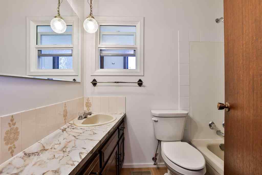 MLS® A2265479 - 204 Corvette Crescent S in Glendale Lethbridge, Residential