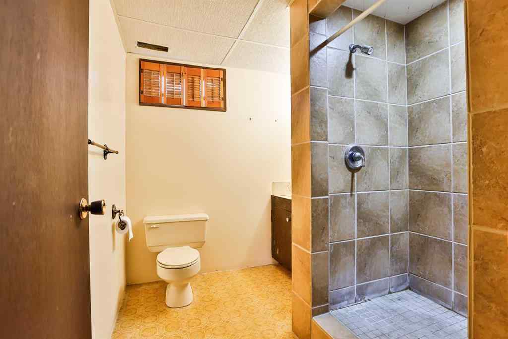 MLS® A2265479 - 204 Corvette Crescent S in Glendale Lethbridge, Residential