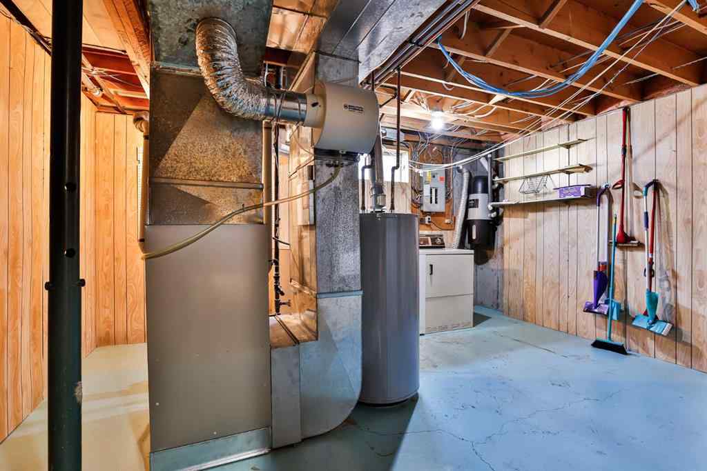 MLS® A2265479 - 204 Corvette Crescent S in Glendale Lethbridge, Residential