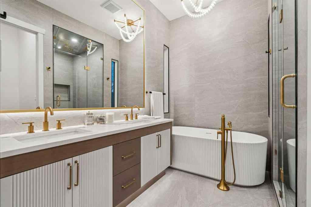 MLS® A2265499 - 1330 8 Avenue SE in Inglewood Calgary, Residential