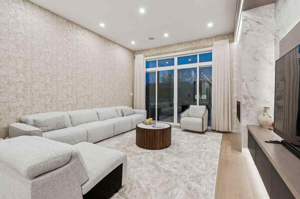 MLS® A2265499 - 1330 8 Avenue SE in Inglewood Calgary, Residential