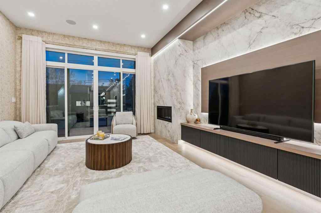 MLS® A2265499 - 1330 8 Avenue SE in Inglewood Calgary, Residential