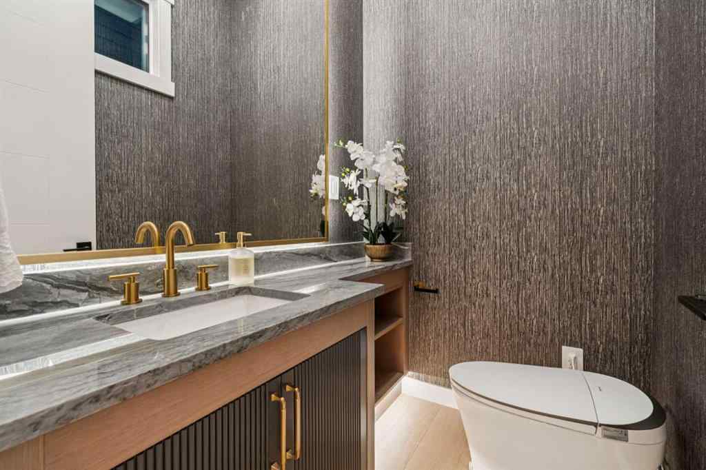 MLS® A2265499 - 1330 8 Avenue SE in Inglewood Calgary, Residential