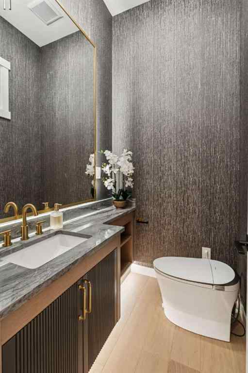 MLS® A2265499 - 1330 8 Avenue SE in Inglewood Calgary, Residential