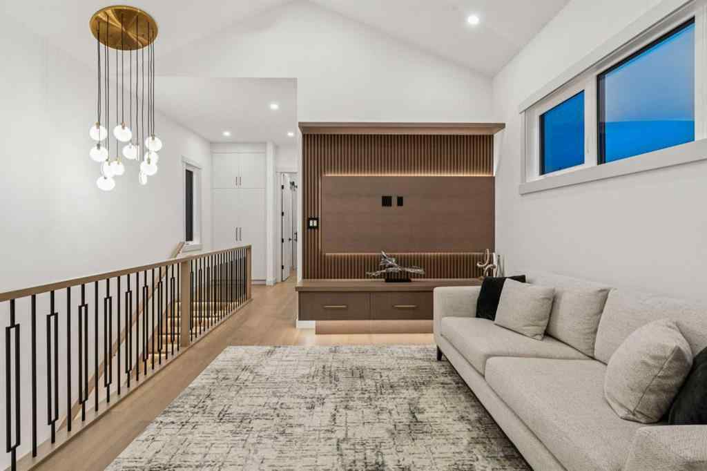 MLS® A2265499 - 1330 8 Avenue SE in Inglewood Calgary, Residential