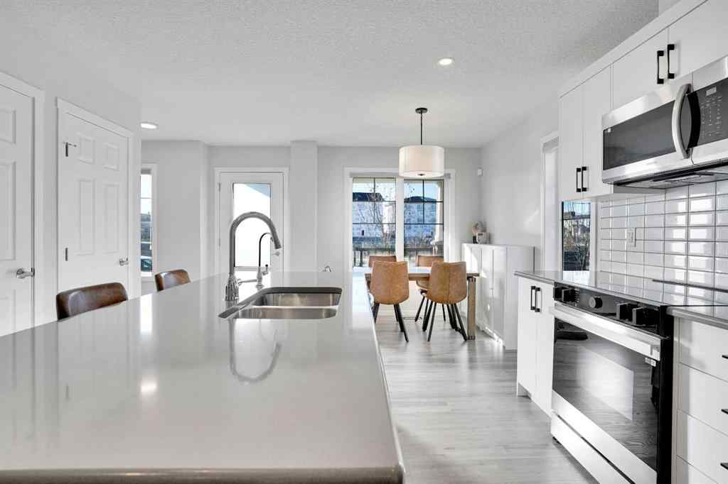 MLS® A2265513 - 285 Yorkville Boulevard SW in Yorkville Calgary, Residential