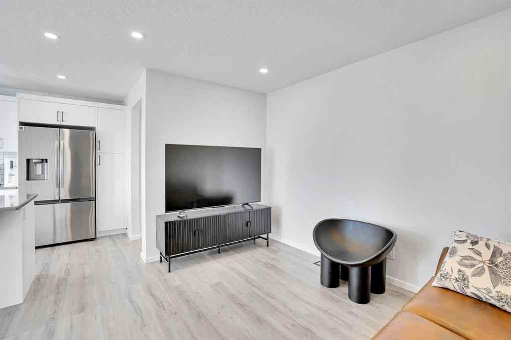 MLS® A2265513 - 285 Yorkville Boulevard SW in Yorkville Calgary, Residential