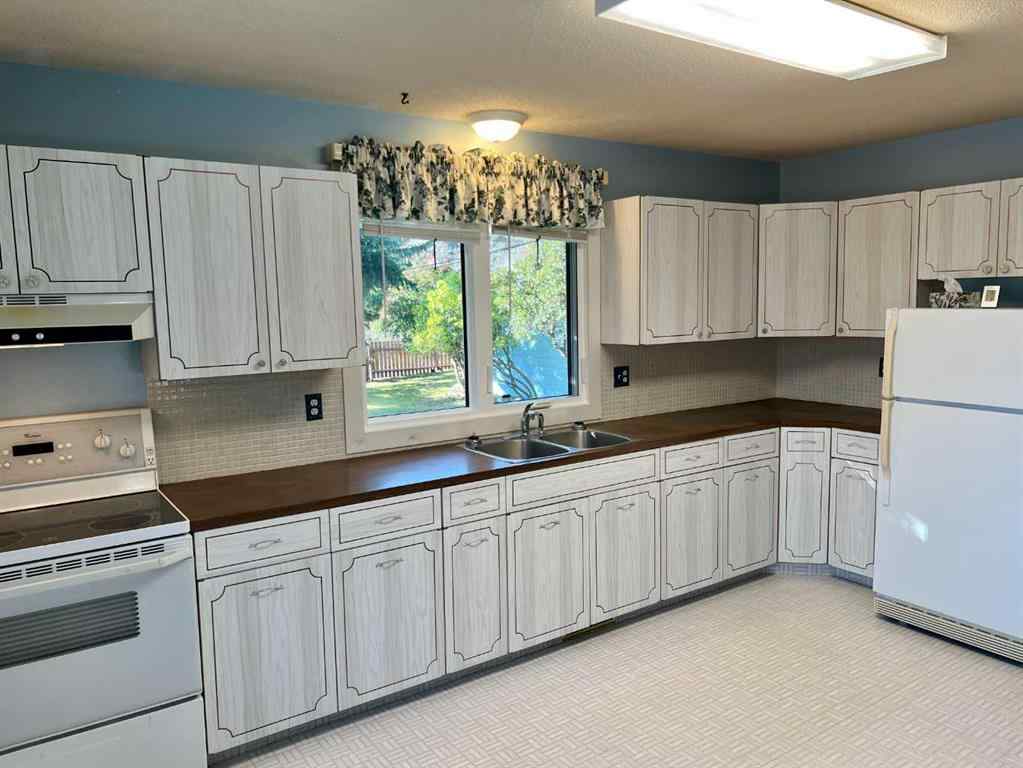 MLS® A2265520 - 342 Canyon Crescent  in NONE Pincher Creek, Residential