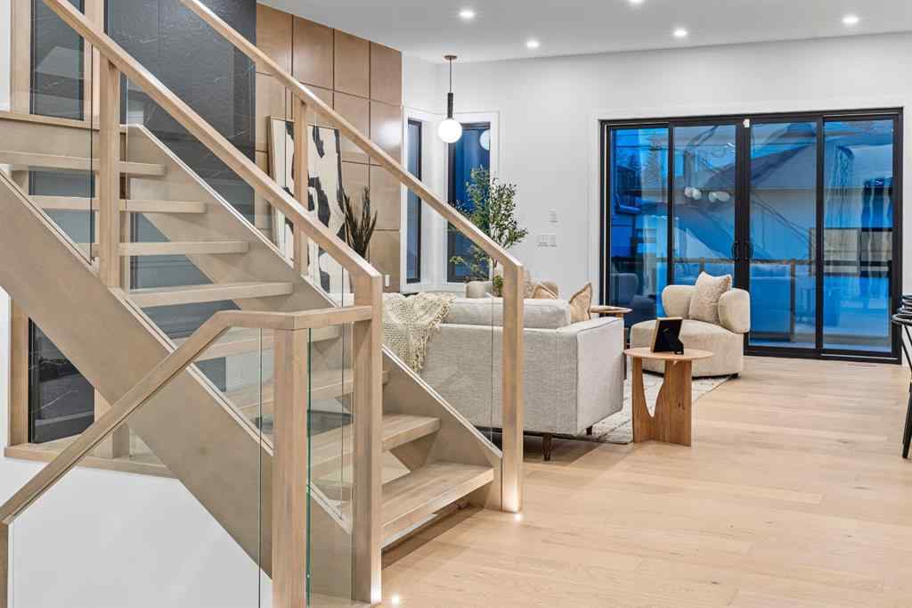 MLS® A2265533 - 430 21 Avenue NE in Winston Heights/Mountview Calgary, Residential