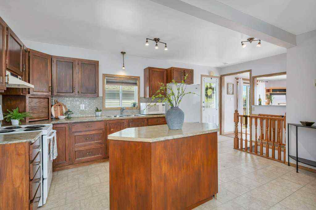 MLS® A2265534 - 5025 49 Avenue  in NONE Rimbey, Residential