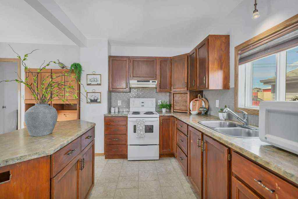 MLS® A2265534 - 5025 49 Avenue  in NONE Rimbey, Residential