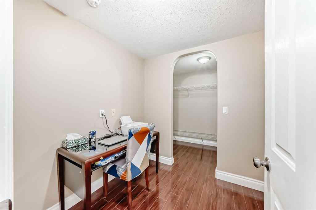 MLS® A2265538 - 29 Simcoe Gate SW in Signal Hill Calgary, Residential