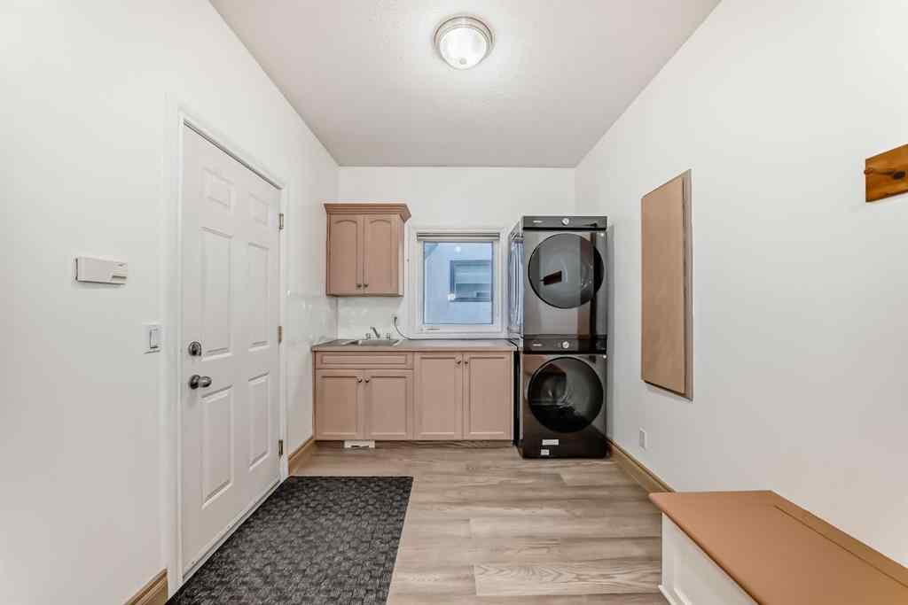 MLS® A2265538 - 29 Simcoe Gate SW in Signal Hill Calgary, Residential