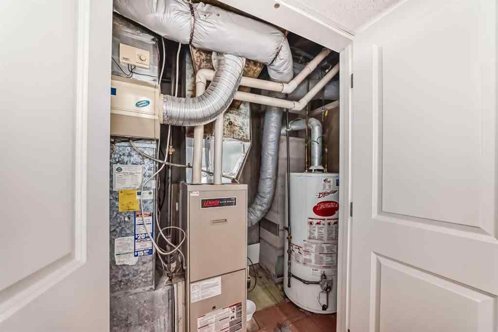 MLS® A2265539 - 1403 19 Street NE in Mayland Heights Calgary, Residential