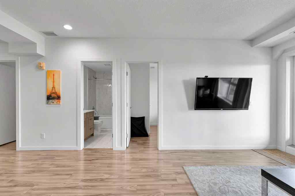 MLS® A2265543 - Unit #206 1629 38 Street SW in Rosscarrock Calgary, Residential